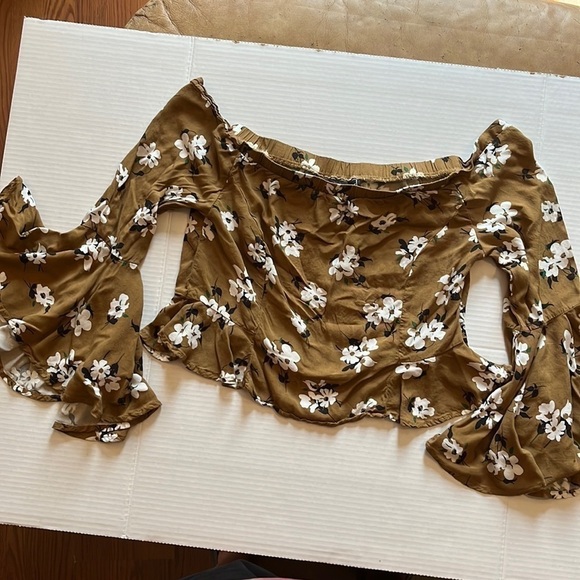 Polly&Ester-XL- brown with floral pattern, flutter sleeve, crop top. - Picture 1 of 7